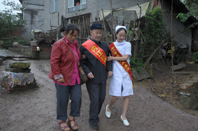 抗战老兵体检2.png