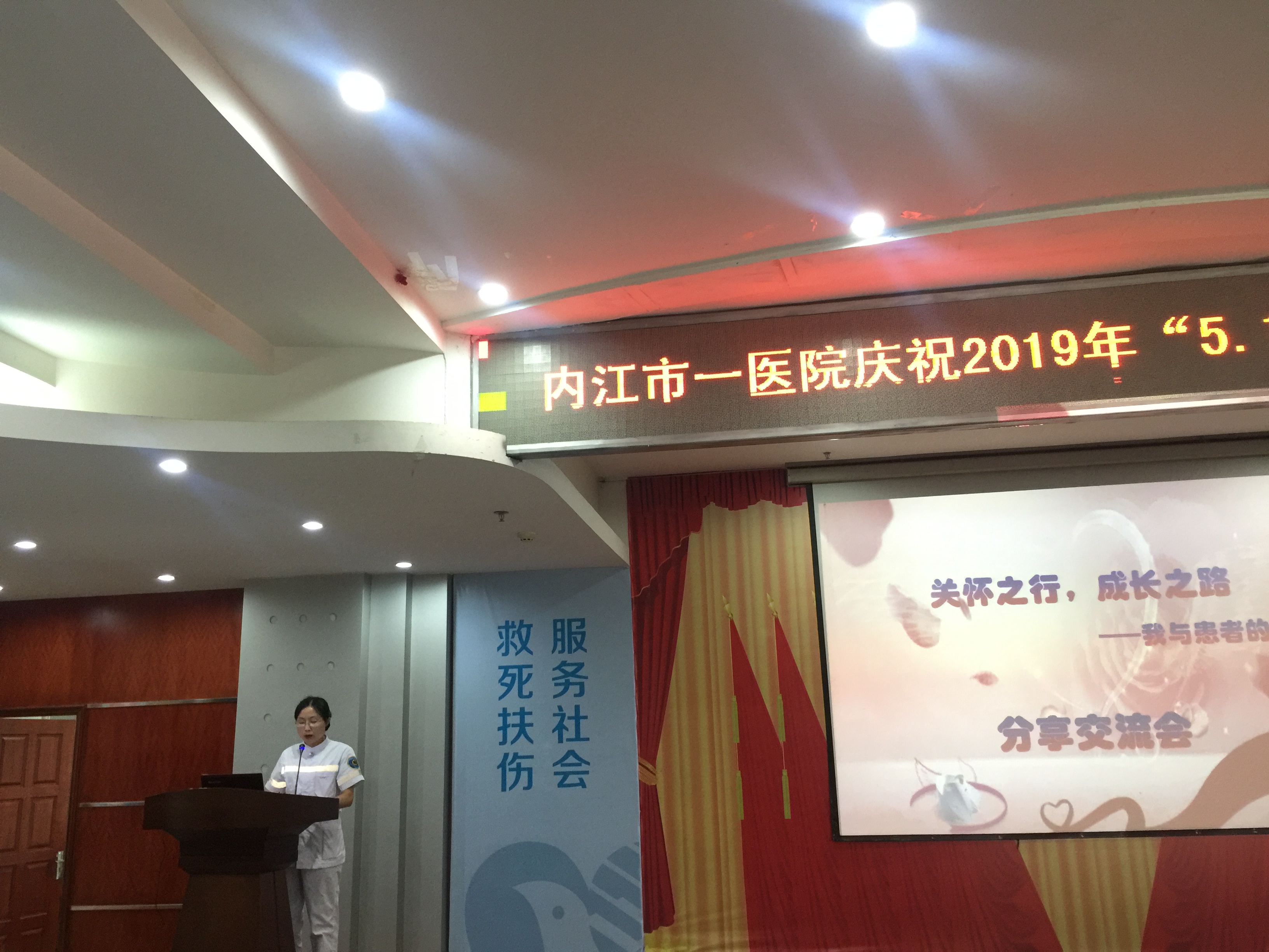 7急诊科护士.JPG