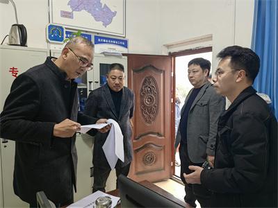 1705285966529812.jpg 党办 刘书记下乡.jpg