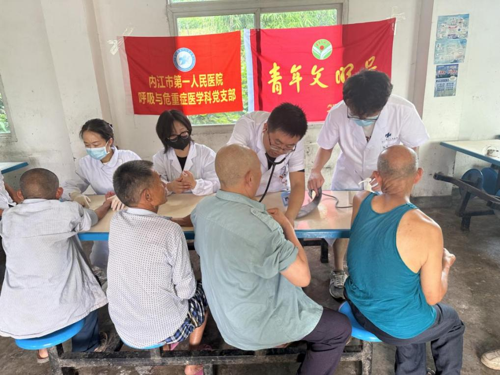 呼吸与危重症医学科党日活动.png