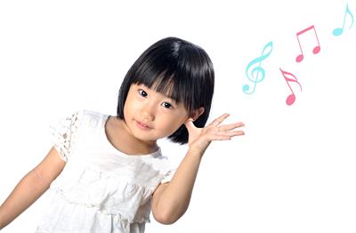 1740735612463290.jpg 千库网_ 听音乐在自然中的小亚洲女孩_摄影图编号736094.jpg