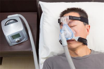 1763629634836880.jpg 千库网_亚洲人与睡眠呼吸暂停使用 Cpap 机_摄影图编号801496.jpg