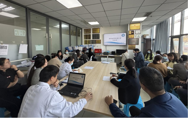 医保办  医保办组织业务骨干赴呼吸与危重症医学科开展专项政策宣讲.png