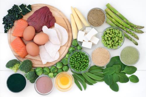 千库网_高蛋白食品 包括肉类、鱼类、乳制品、豆类、补充粉末和大豆豆腐。在膳食纤维、抗氧化剂和维生素中工作。在乡村木背景的顶视图._摄影图编号20106103.jpg