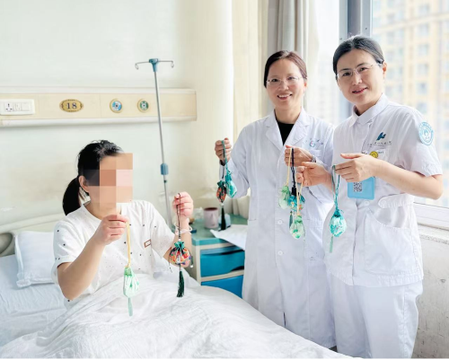 中医科  送香囊.png