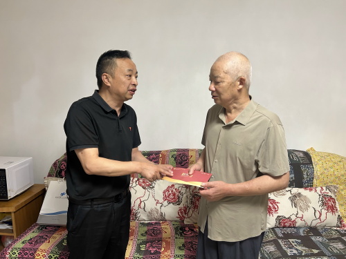 改  党办  慰问老党员 (2).jpg